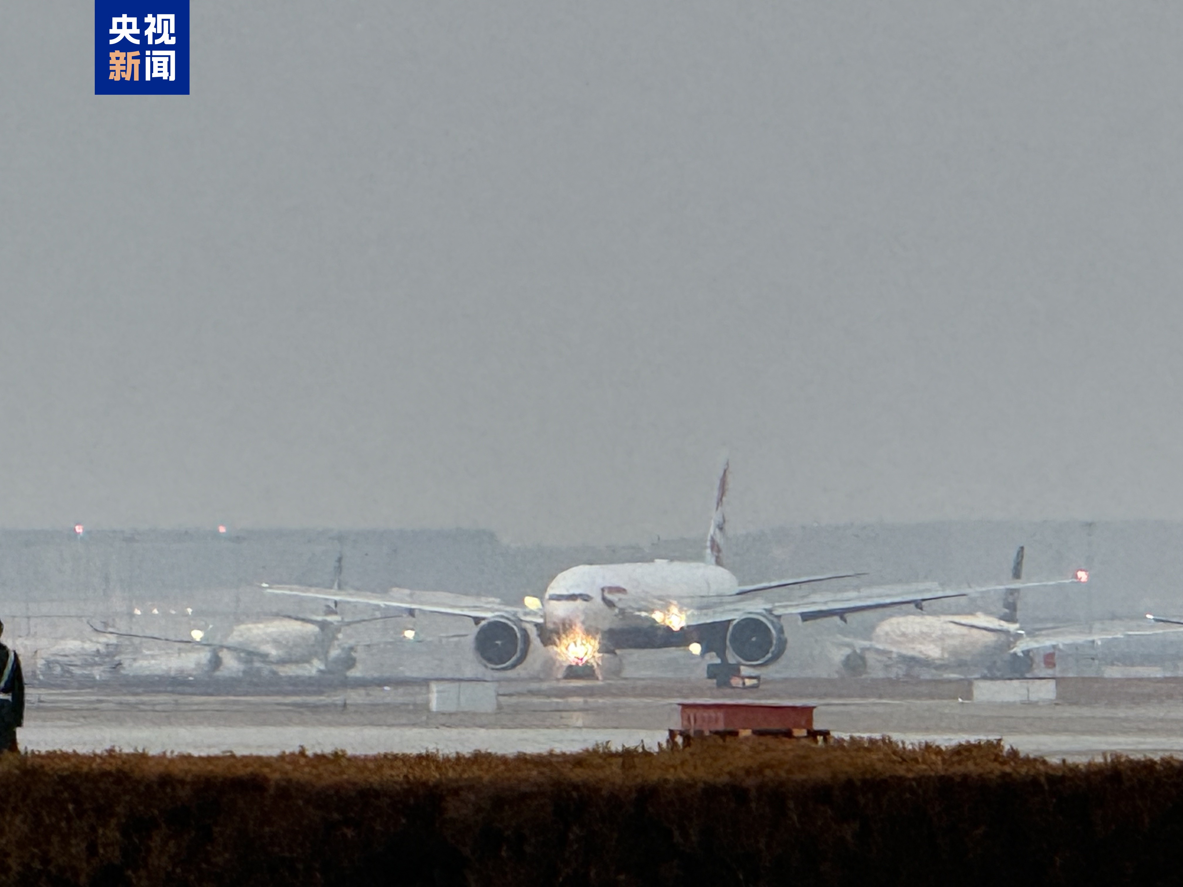 Plane carrying British Prime Minister Keir Starmer lands in Beijing, January 28, 2026. /CMG