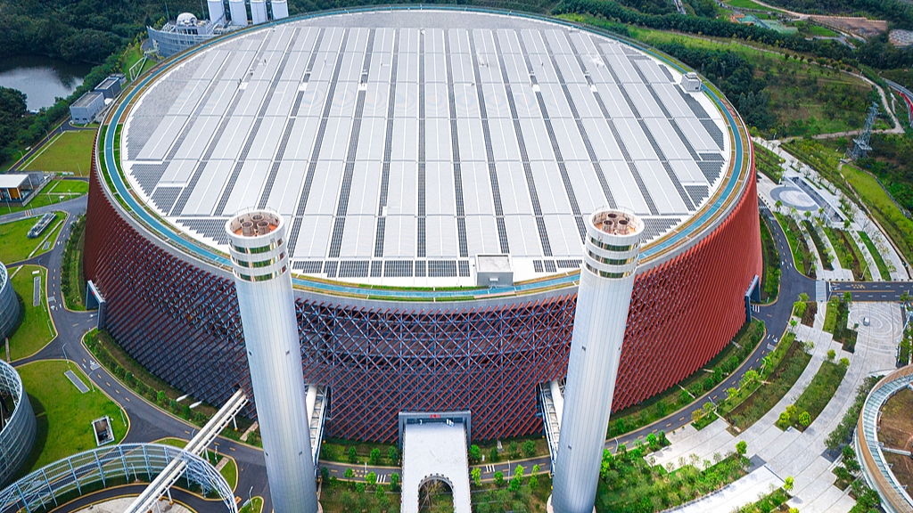 Longgang Energy Eco-Park is one of China's largest single-site municipal waste incineration facilities, with a daily treatment capacity of 5,100 tonnes, Shenzhen, Guangdong Province. /VCG