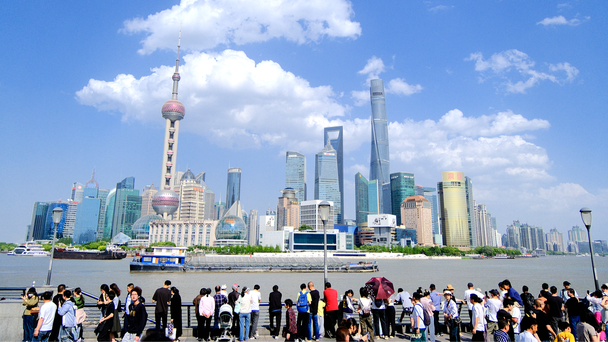 People visit the Bund in east China's Shanghai, May 1, 2025. /VCG