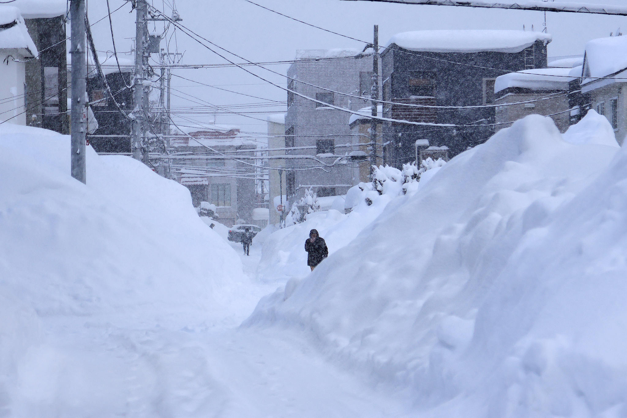 People walk on a street in Sapporo, Hokkaido, Japan, January 26, 2026. /VCG