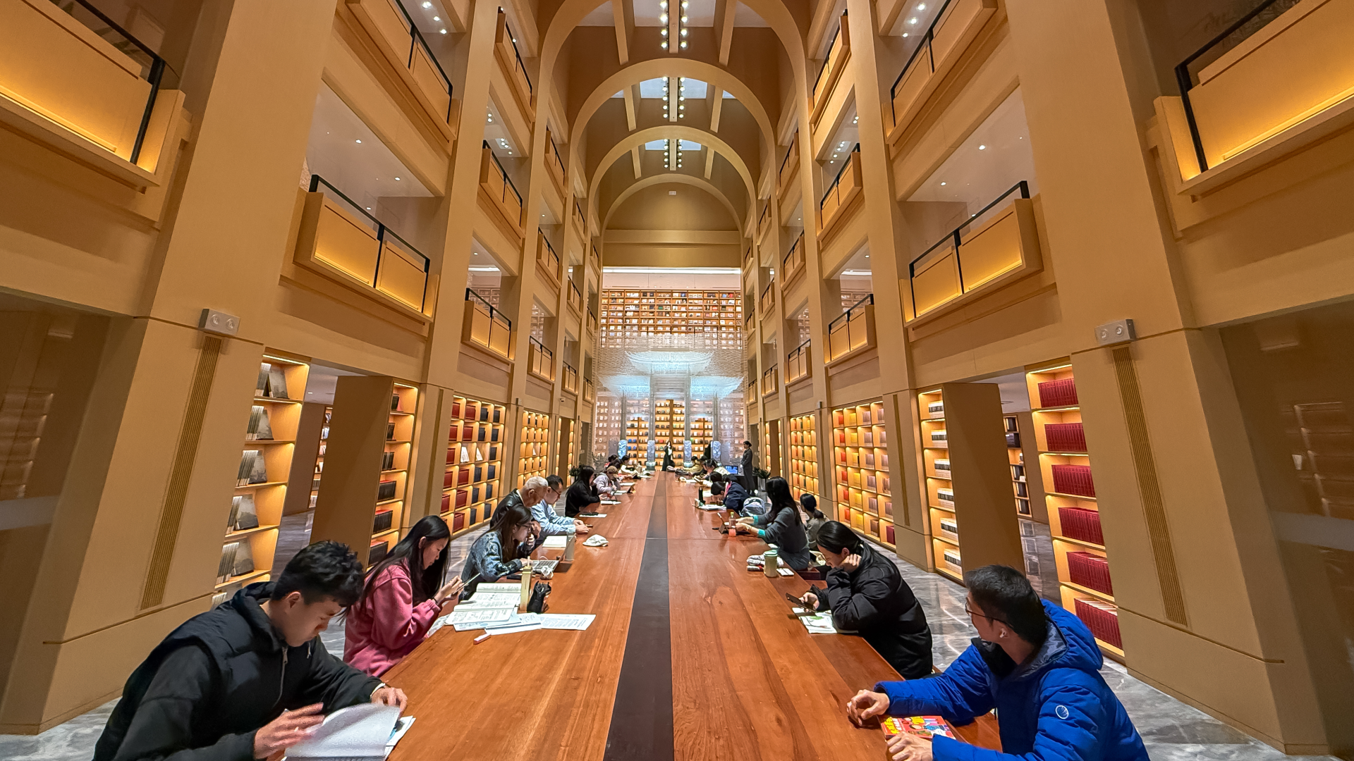 Shanghai's 'Hogwarts' library captivates visitors