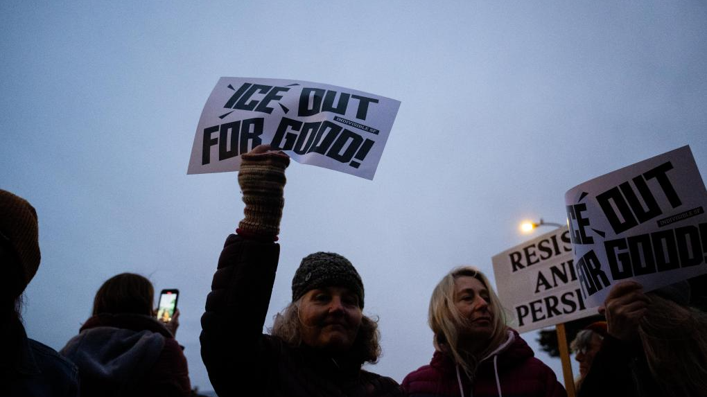 People attend a candlelight vigil held for Alex Pretti in San Francisco, California, the United States, January 25, 2026. /Xinhua