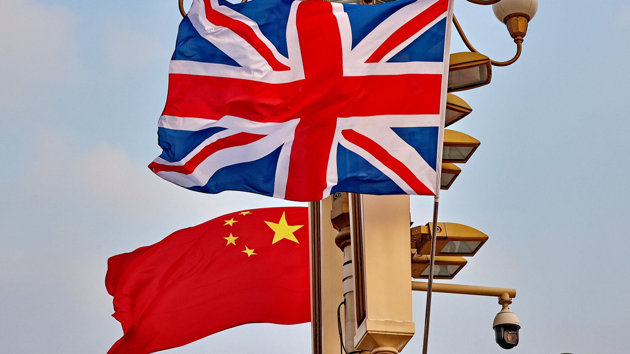 National flags of the United Kingdom and China flutter in the sky in Beijing, January 28, 2026. /VCG