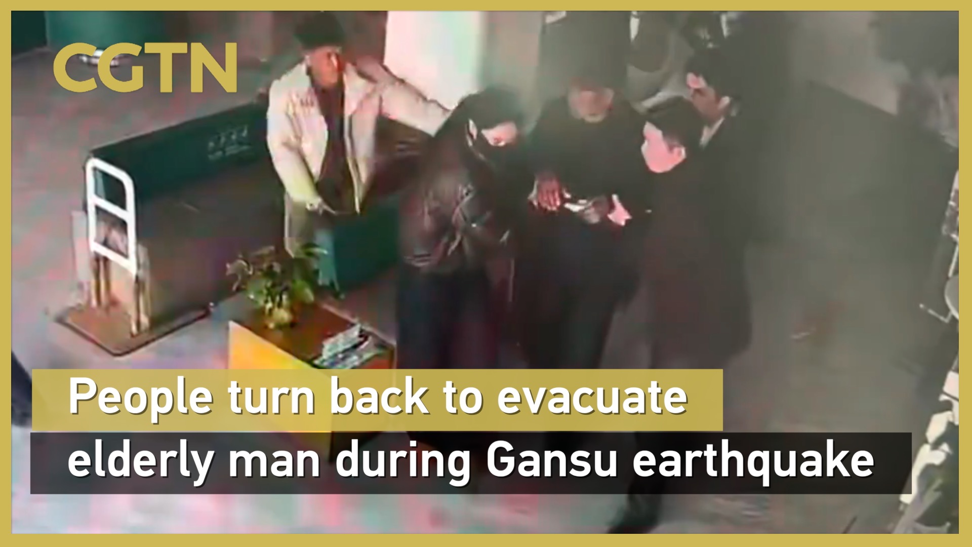 People return to evacuate elderly man during Gansu earthquake