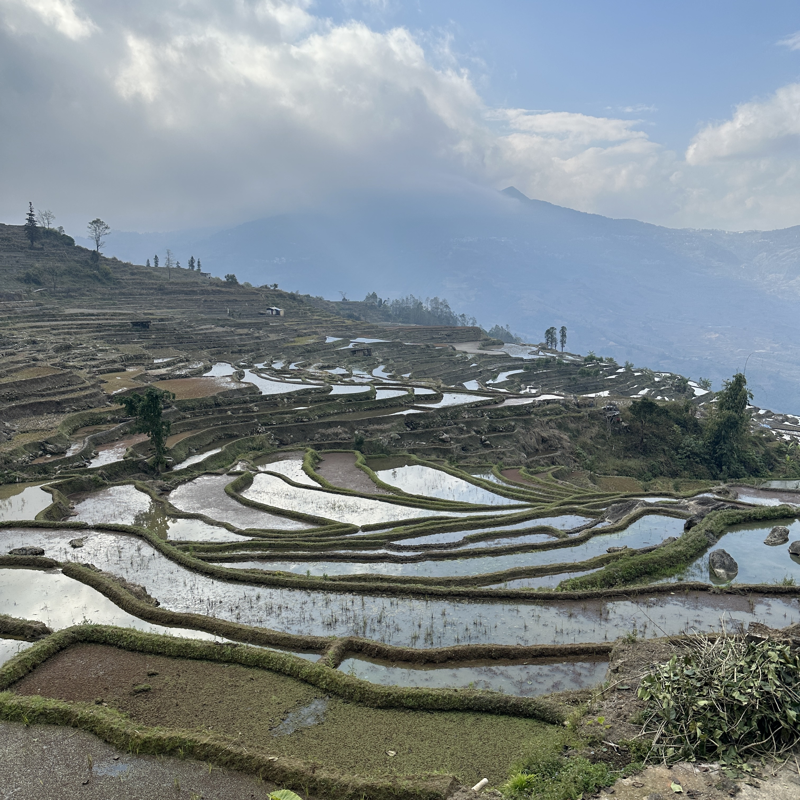 Stay in a tent built upon ancient ruins and overlook the timeless beauty of the Hani Terraces awakening in the morning light. /CGTN