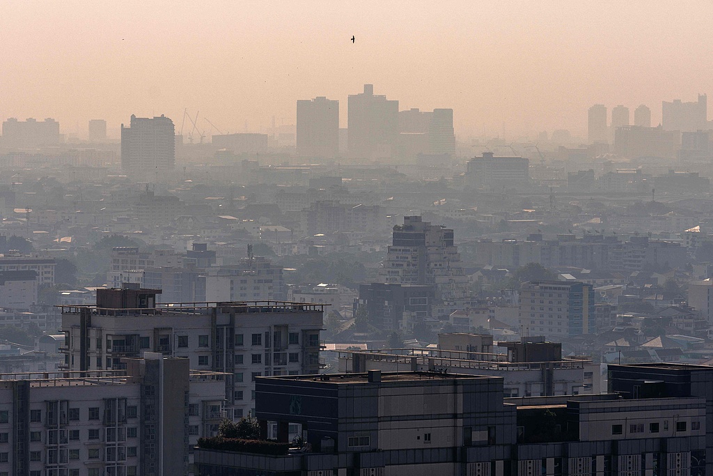 Buildings shrouded in smog amid high levels of air pollution in Bangkok, Thailand, January 28, 2026. /CFP
