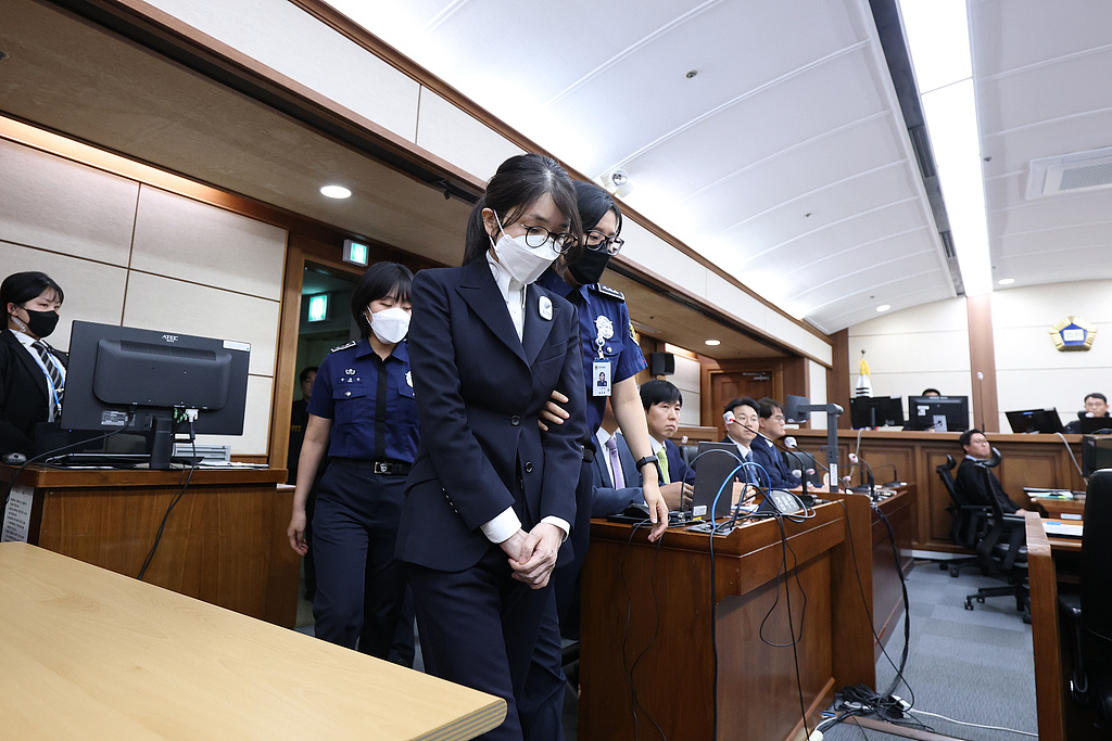 Kim Keon-hee is brought to her first trial hearing on corruption charges at a courtroom of the Seoul Central District Court in Seoul, South Korea, September 24, 2025. /CFP
