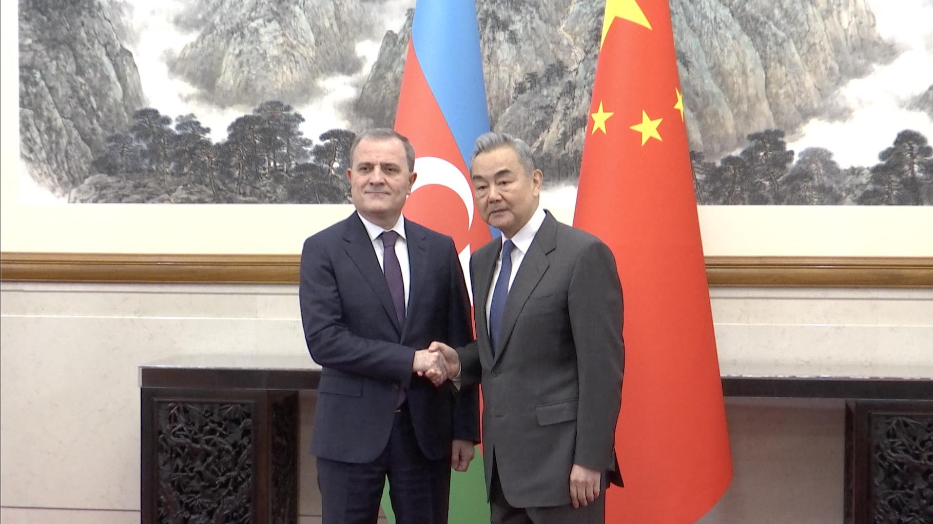 Chinese FM Wang Yi meets Azerbaijani counterpart Jeyhun Bayramov