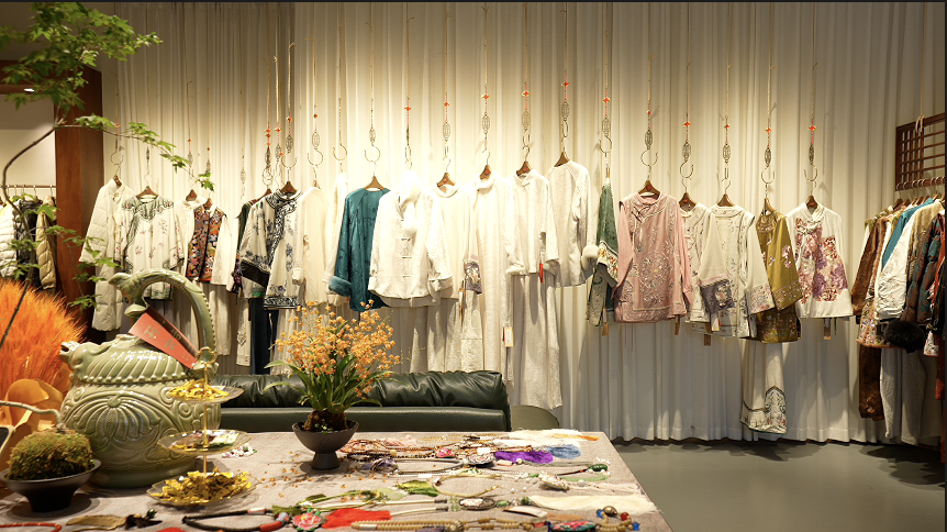 A clothing store in E-Fashion Town in Hangzhou, China's Zhejiang Province. /CGTN