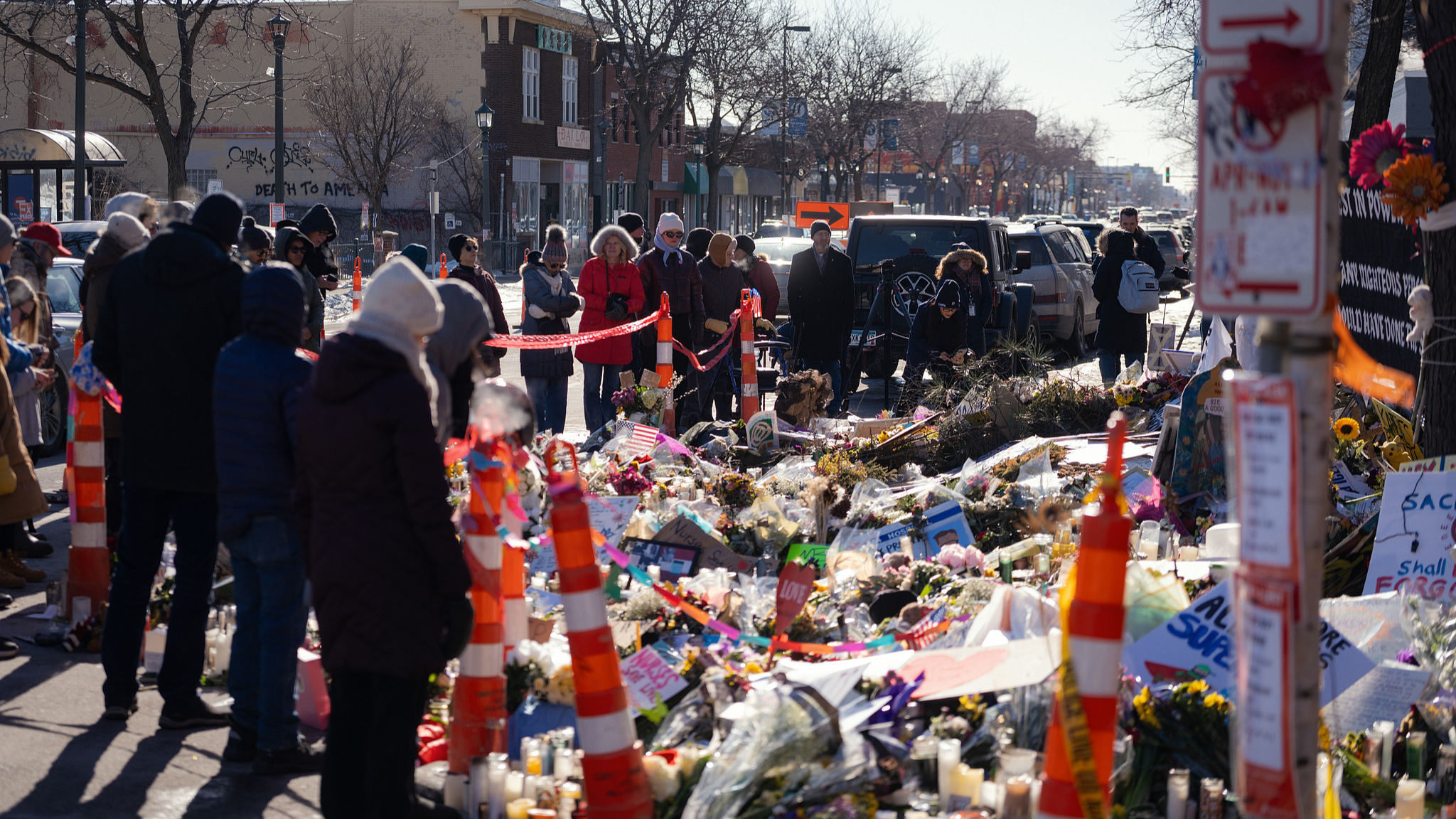 People pay their respects to Alex Pretti, the U.S. nurse slain by federal law enforcement officers, near the scene of his fatal shooting in Minneapolis, Minnesota, the U.S., January 29, 2026. /CFP