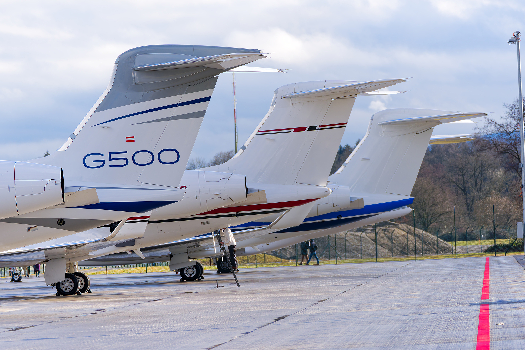 Gulfstream 500 business jets. /VCG