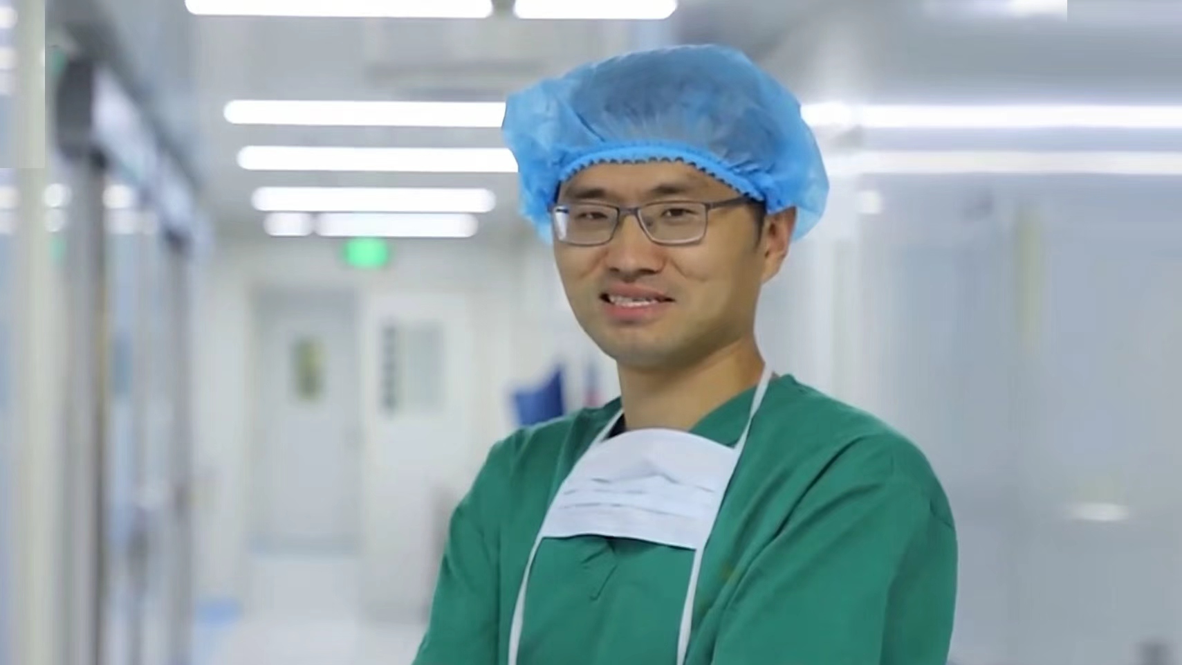 Dr Zhang Junqiao at work. /CMG