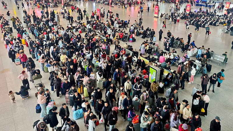 Passengers at Fuzhou Railway Station in Fuzhou City, southeast China's Fujian Province, February 1, 2026. /VCG