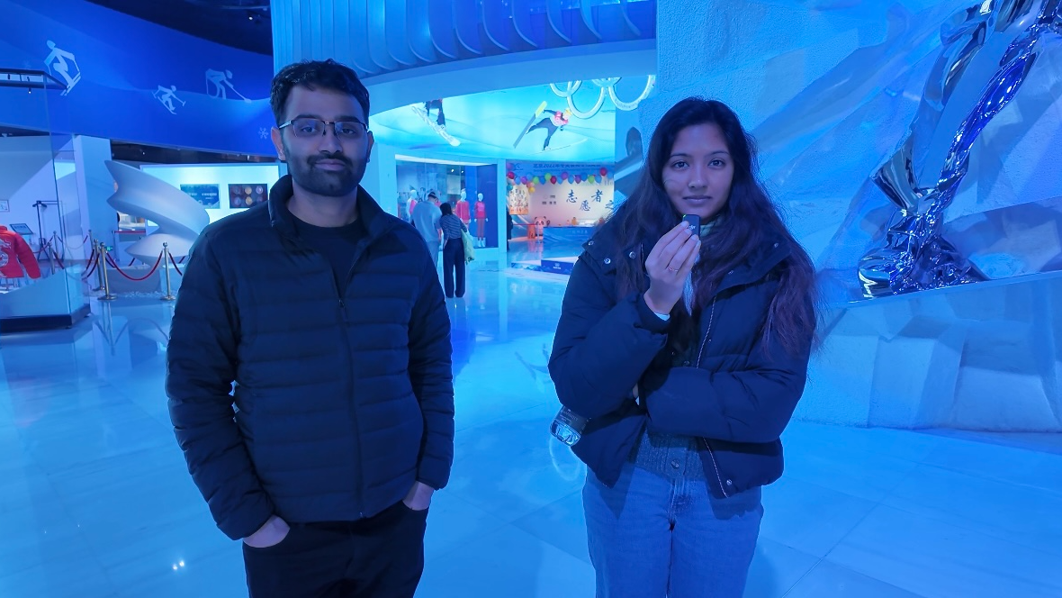 Jae and her colleague Himanshu are visiting the exhibition. /Hu Mingyue, CGTN