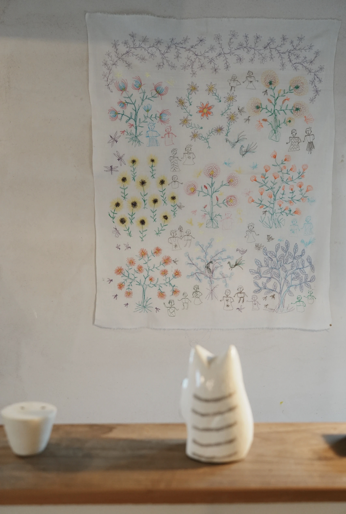 At Qiushe Garden in Beijing, the embroidery of Grandma Xiancao intertwines with light and shadow, bringing the subtle textures of daily life into clear focus. /CGTN
