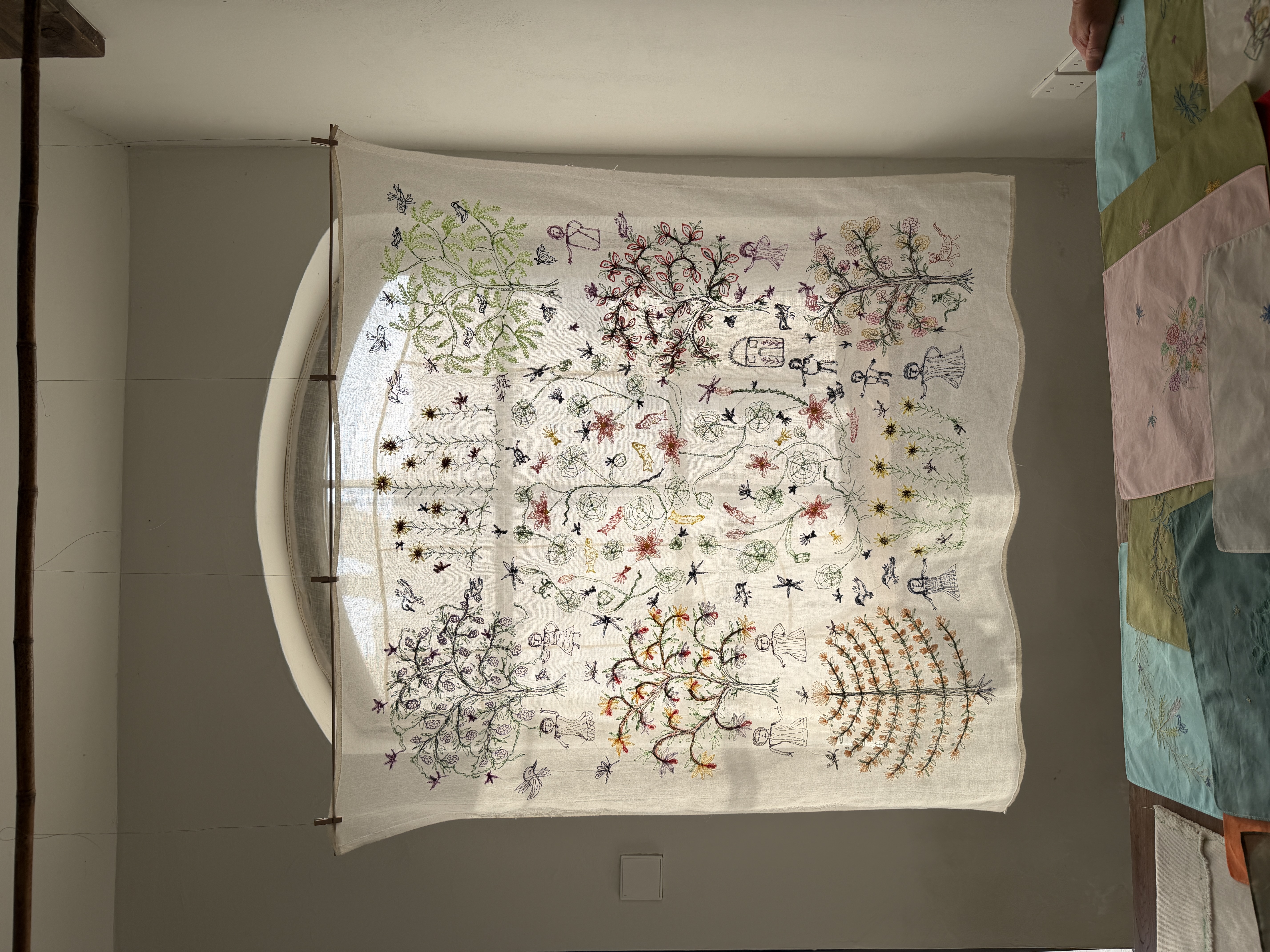At Qiushe Garden in Beijing, the embroidery of Grandma Xiancao intertwines with light and shadow, bringing the subtle textures of daily life into clear focus. /CGTN