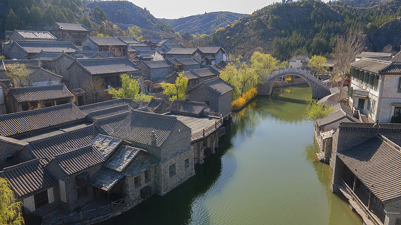 Live: Touring Beijing's Gubei Water Town at the foot of the Great Wall