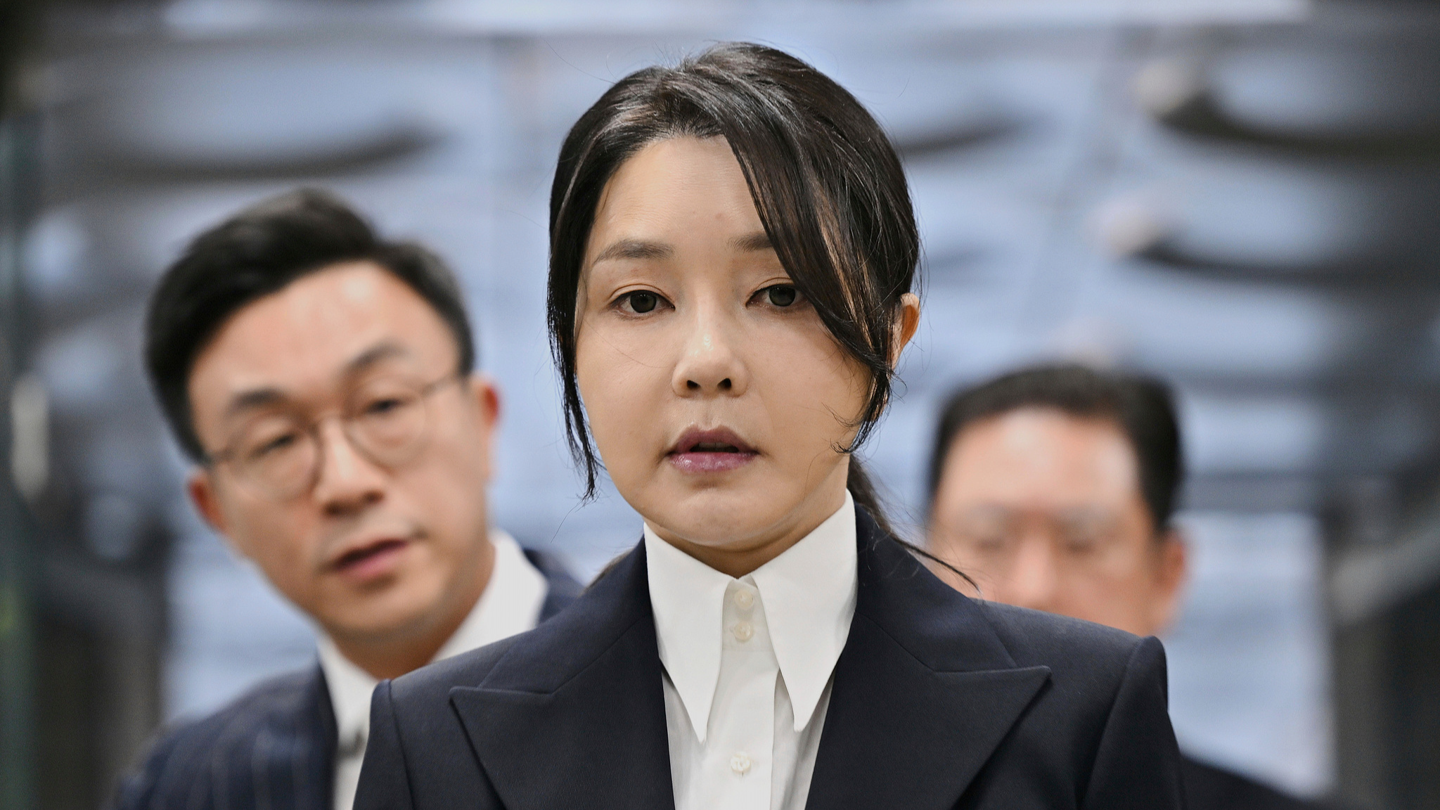 Kim Keon-hee, wife of the impeached former ROK President Yoon Suk-yeol, arrives at a court to attend a hearing to review her arrest warrant requested by special prosecutors, in Seoul, Republic of Korea, August 12, 2025. /VCG