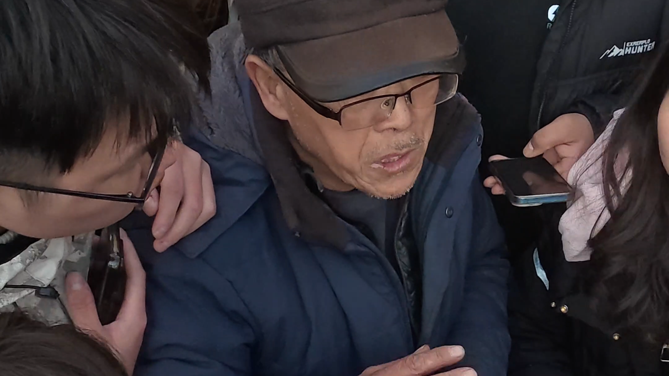 Abstract carvings draw young crowds at Beijing's Shichahai