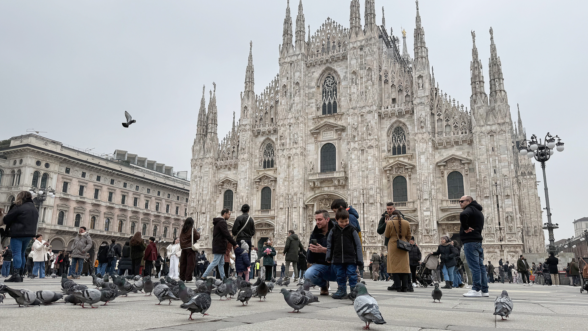 Live: Duomo Square's timeless charm meets winter sports passion