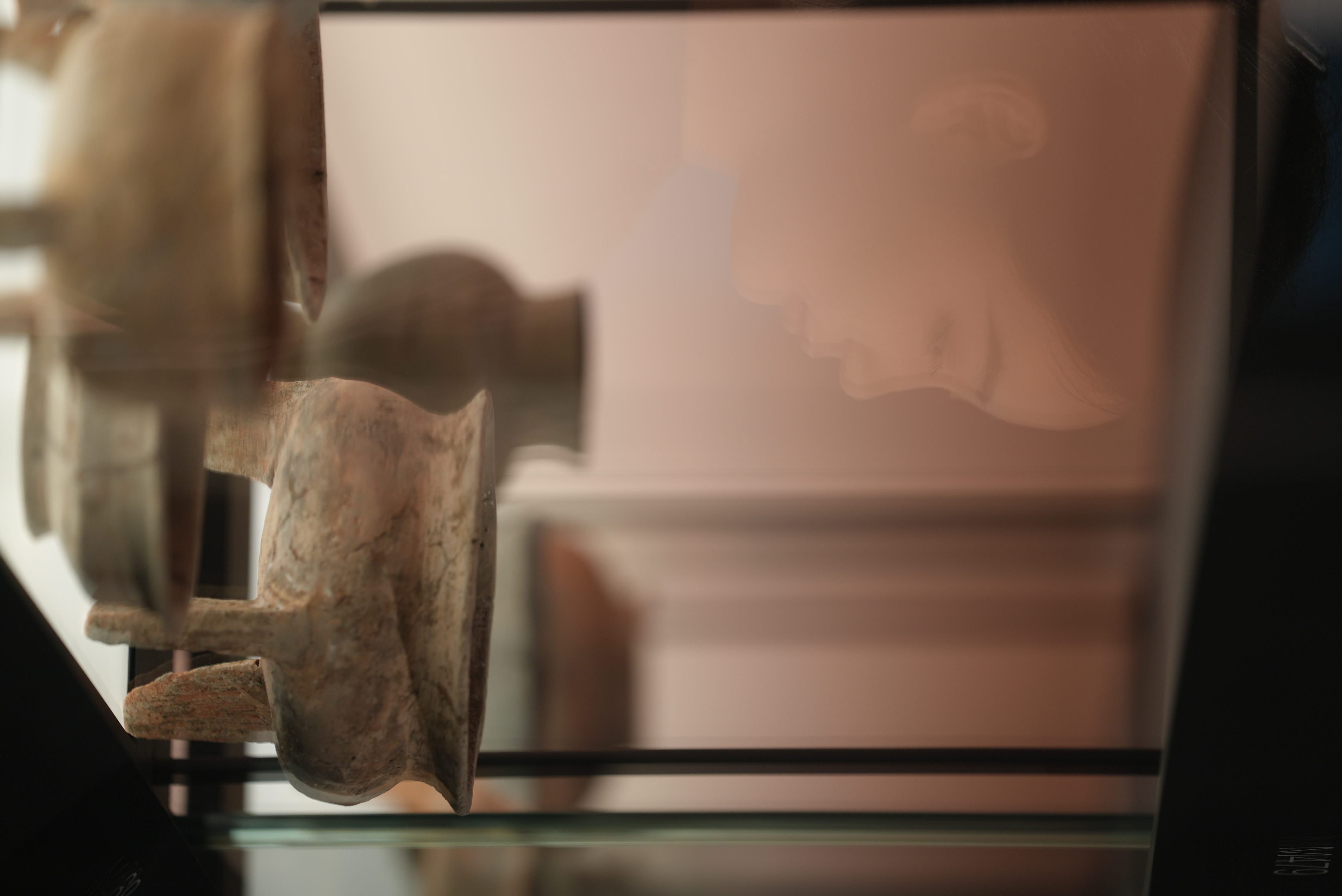 Cutting-edge technology seamlessly integrates with ancient history, using smart displays to guide visitors through the wonders of Yujiashan. /CGTN