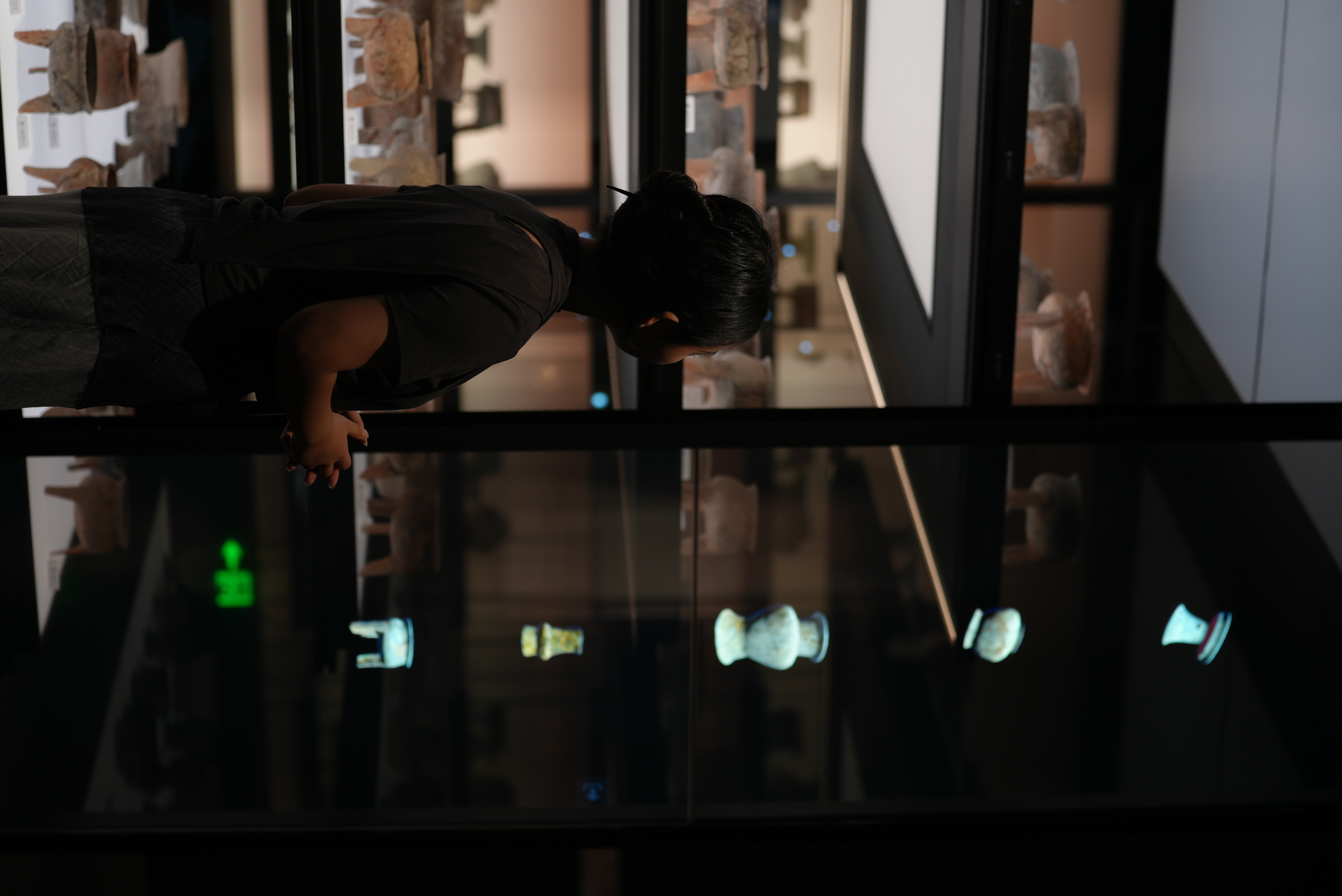 Cutting-edge technology seamlessly integrates with ancient history, using smart displays to guide visitors through the wonders of Yujiashan. /CGTN