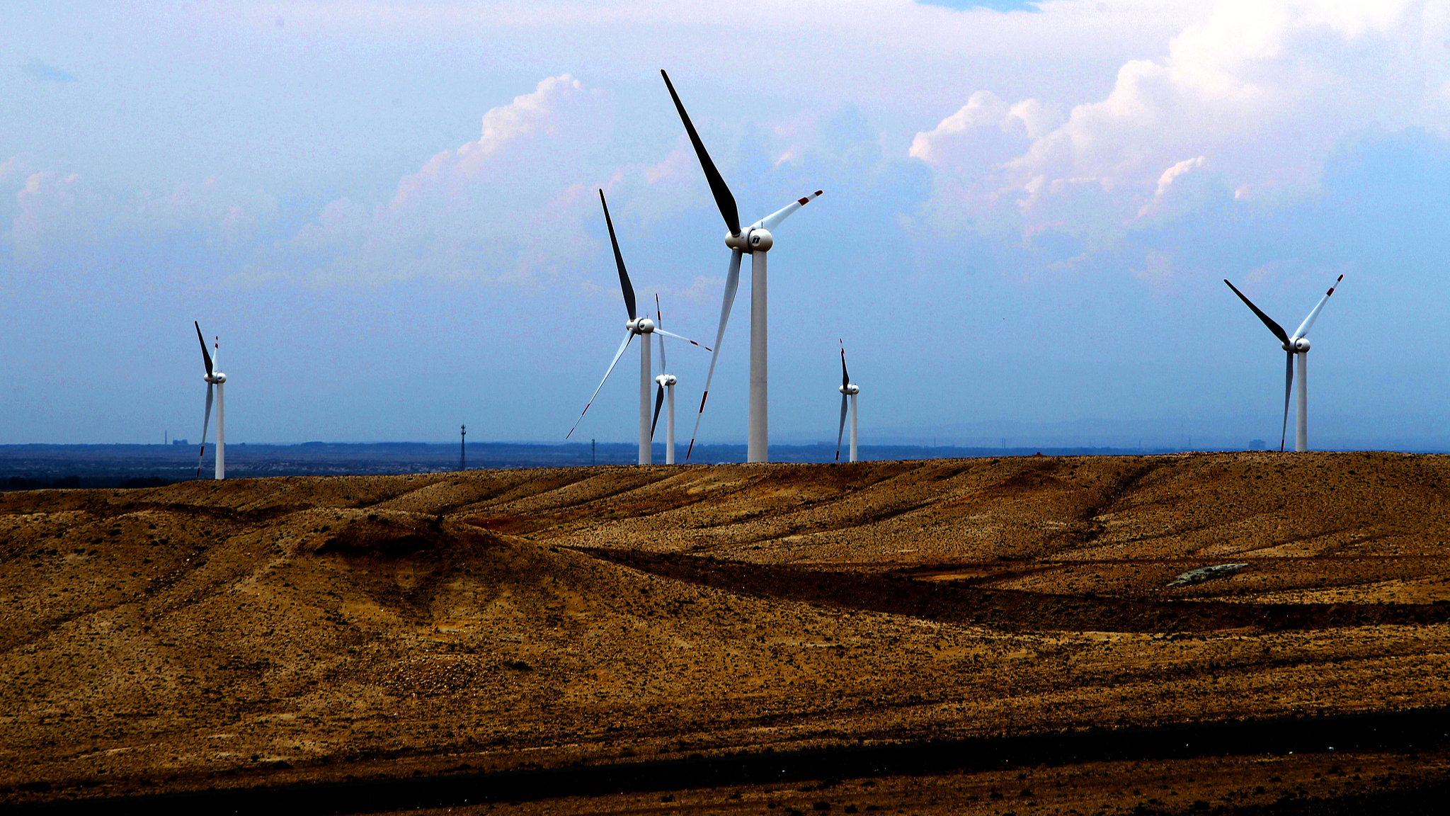 A wind farm using wind turbines from Goldwind Science & Technology Co., Ltd. in in the Xinjiang Uygur Autonomous Region, northwest China./VCG