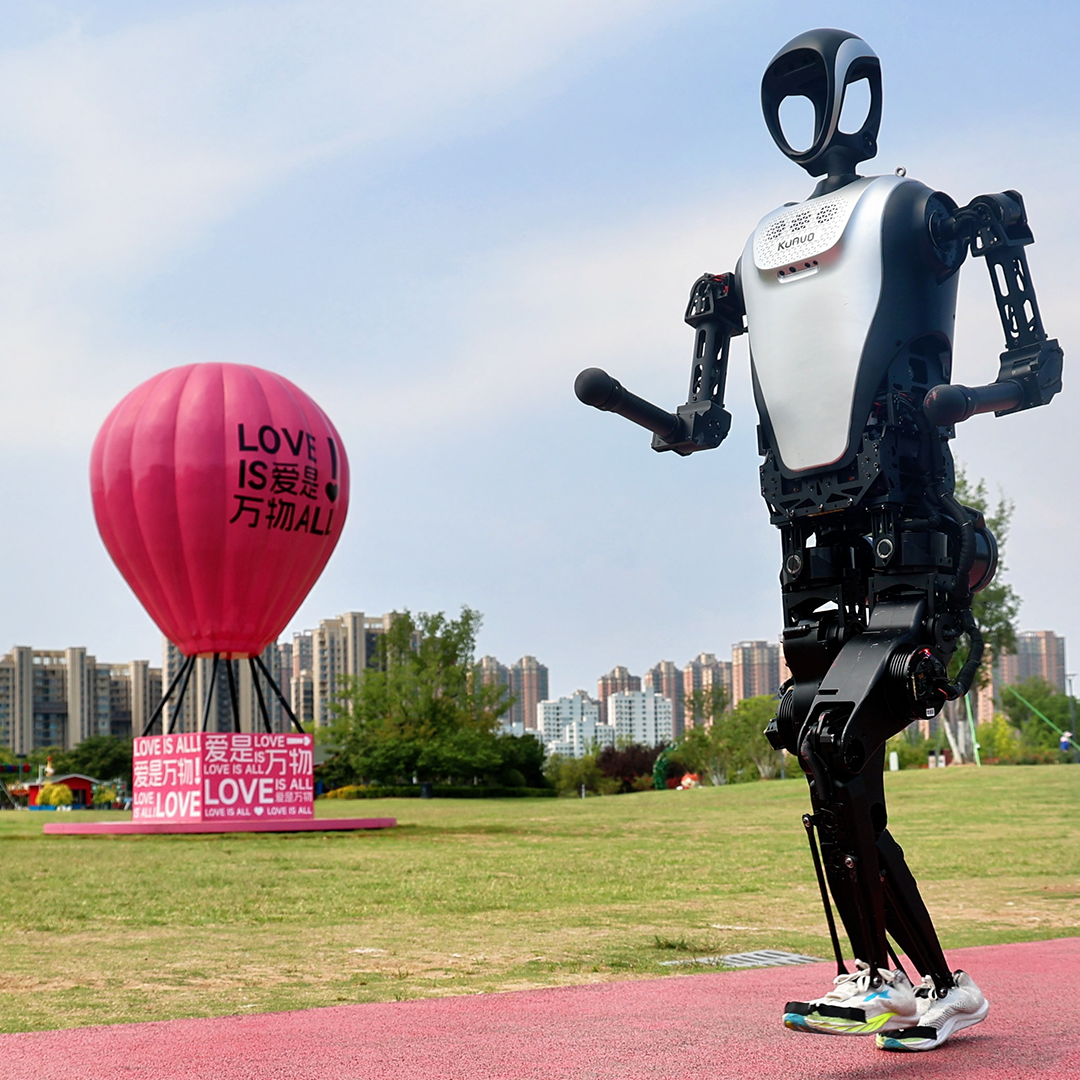 Incredible! China's robots have started attending college