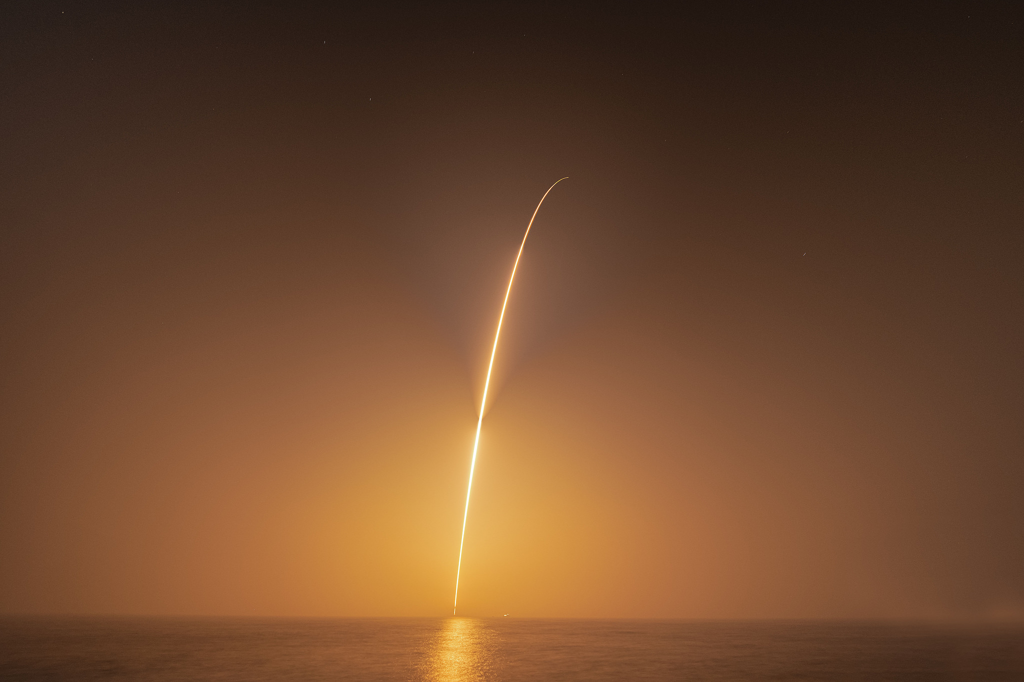 The commercial rocket CERES-1 Y7, carrying a group of satellites, blasts off from the waters near Rizhao, east China's Shandong Province, January 16, 2026. /VCG