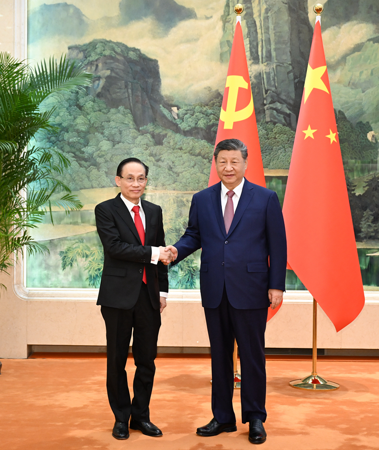 Xi Jinping (R), general secretary of the Communist Party of China Central Committee and Chinese president, meets with Le Hoai Trung, special envoy of General Secretary of the Communist Party of Vietnam Central Committee To Lam, in Beijing, China, February 4, 2026. /Xinhua