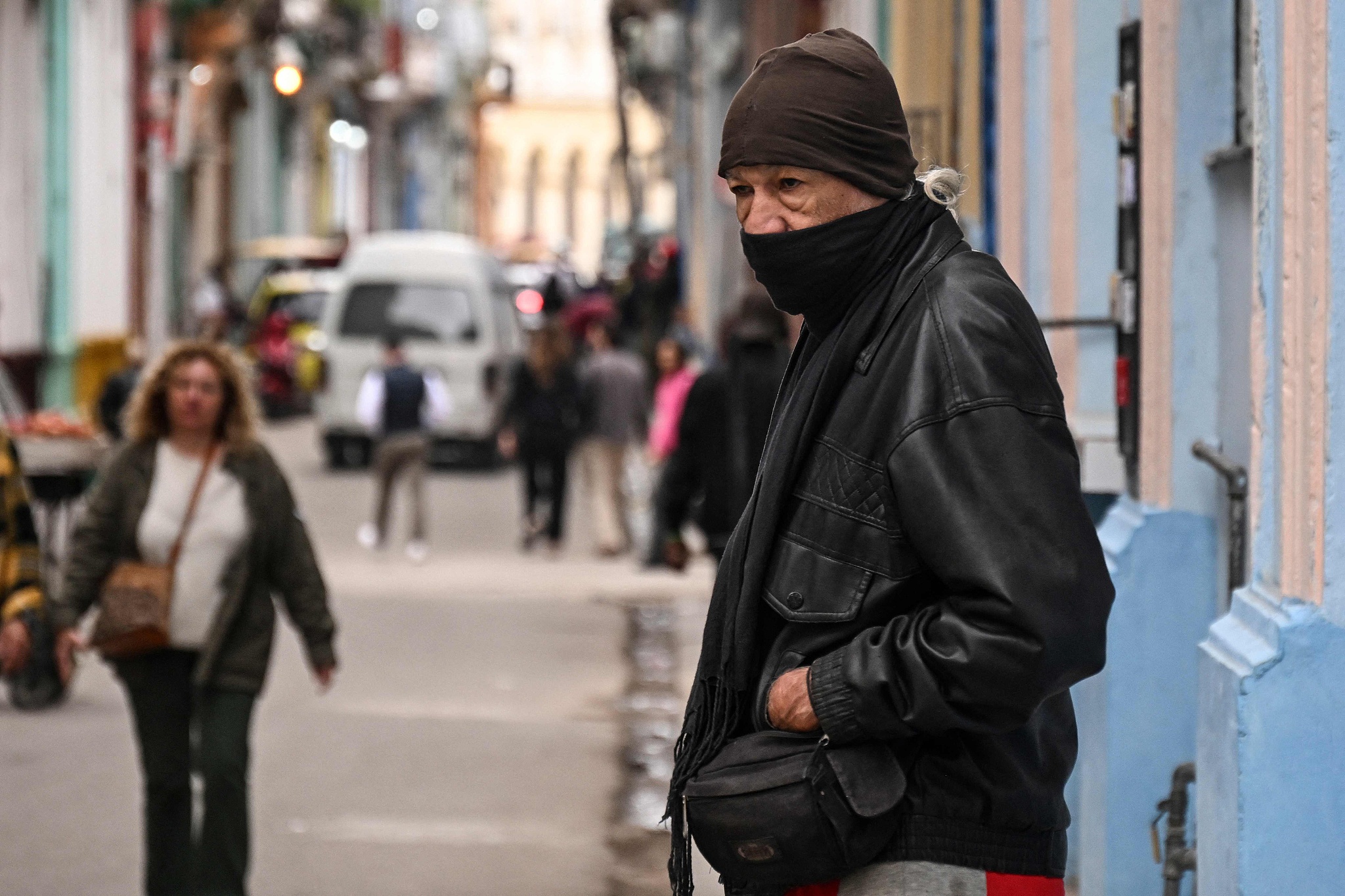 A bundled-up man stands in a street in Havana, February 3, 2026. /VCG