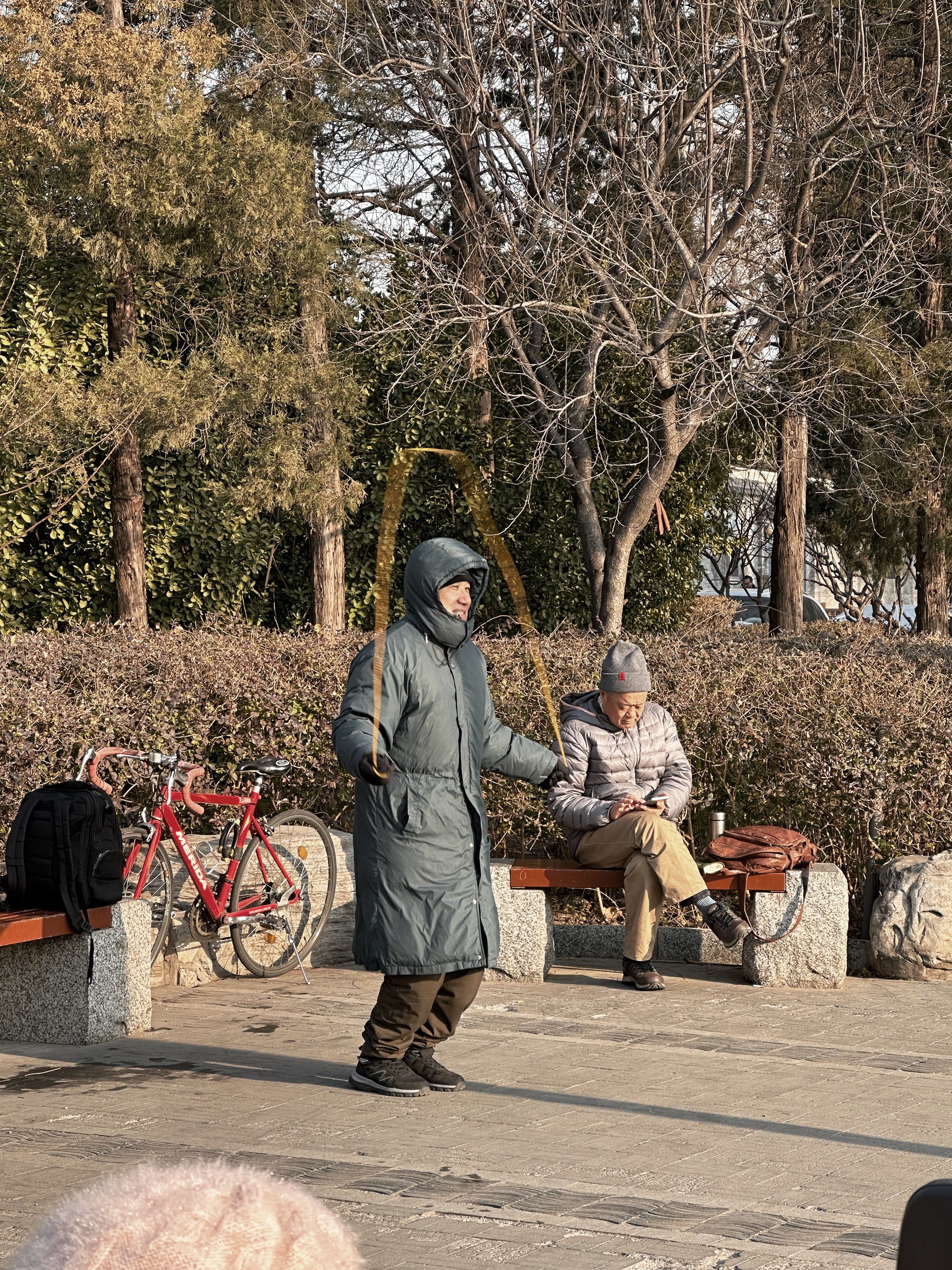 Retirees defy Beijing's freezing winter with vibrant outdoor activities at Shichahai. /CGTN