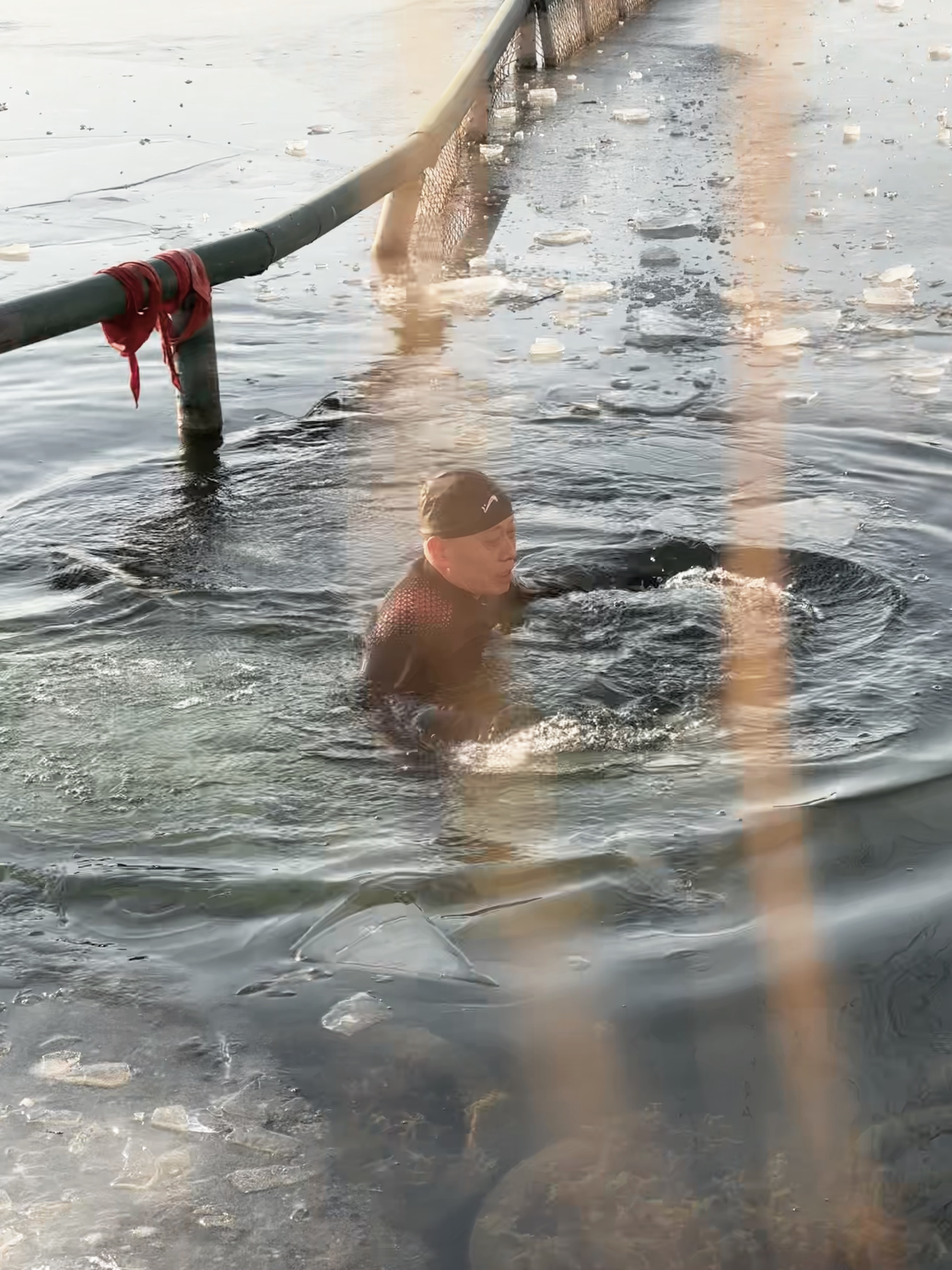 Retirees defy Beijing's freezing winter with vibrant outdoor activities at Shichahai. /CGTN