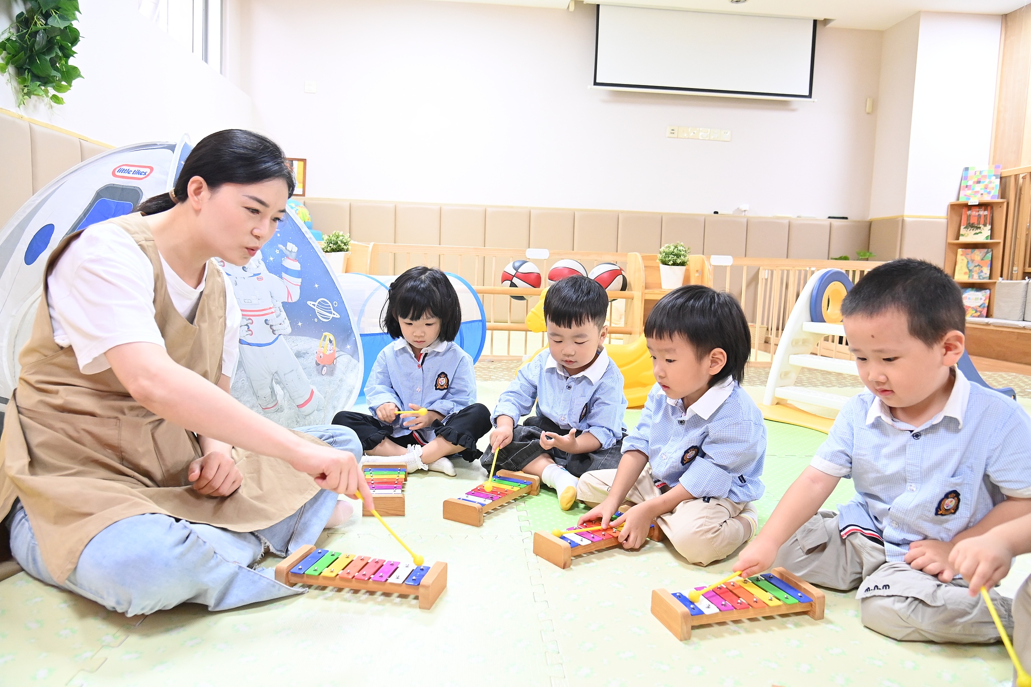 Chongqing boosts women's health and childcare support