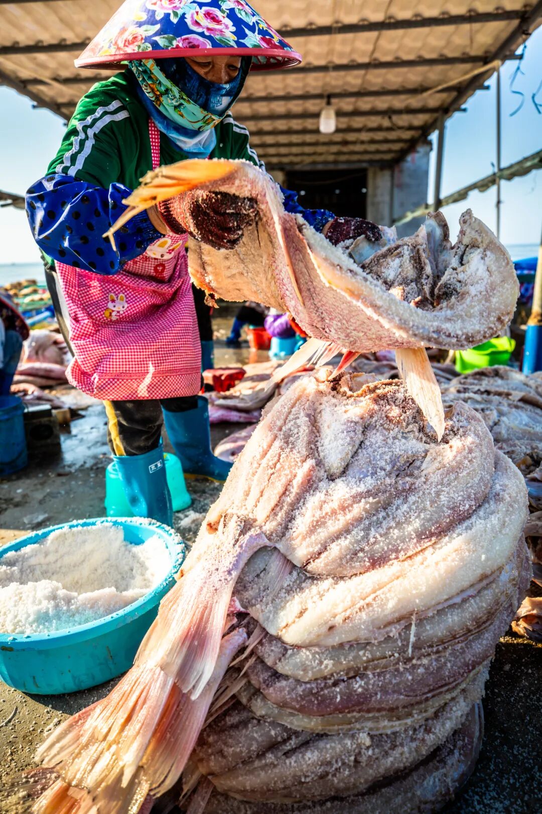 Fishermen are busy preparing auspicious dried red fish, a traditional Spring Festival specialty in Danzhou, Hainan. /Photo provided to CGTN