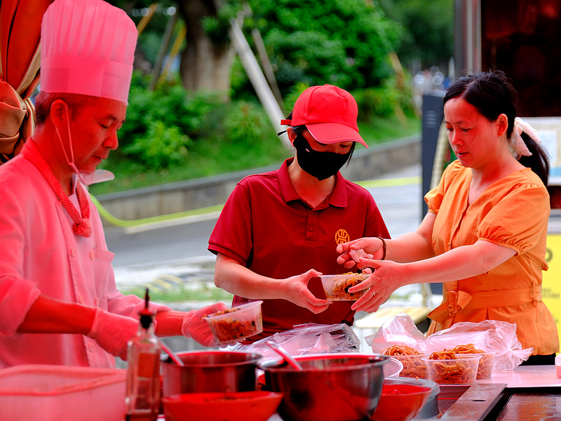 Hunan expands public services through community breakfast support