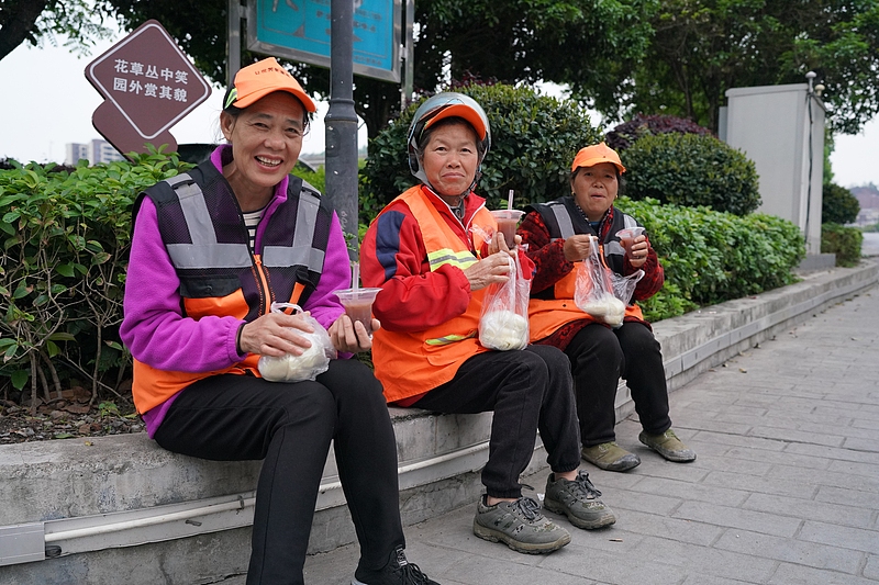 Hunan expands public services through community breakfast support