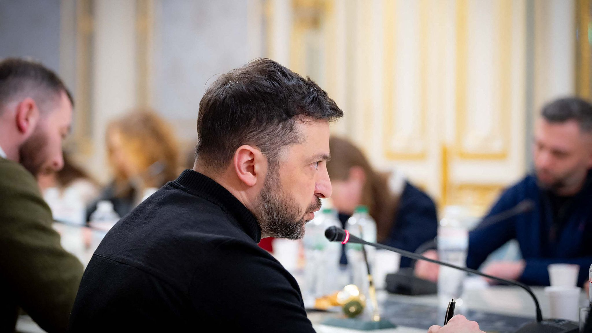 Ukrainian President Volodymyr Zelenskyy chairs a meeting with journalists at his office in Kyiv, Ukraine, February 6, 2026. /VCG