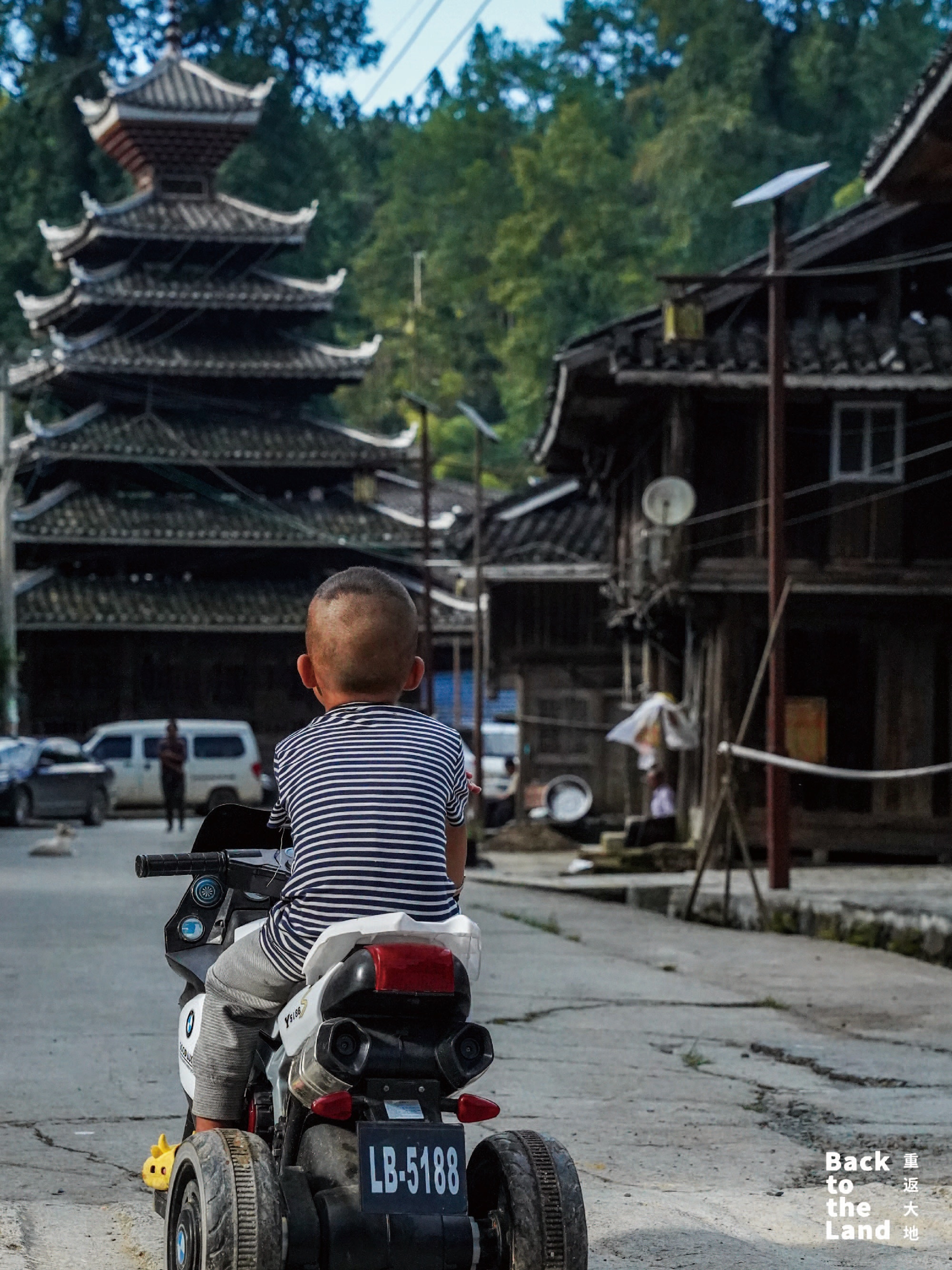 As the focal point of every Dong village, the drum tower serves as a gathering place for people to discuss village affairs. /CGTN
