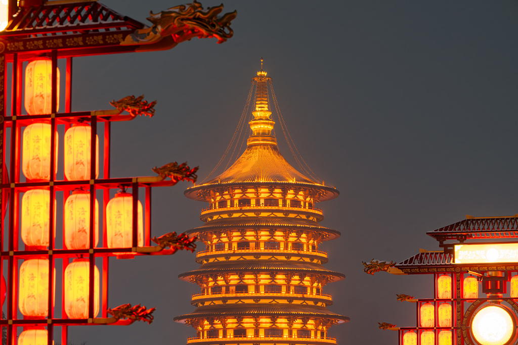 A night view of the tourist site Sui-Tang Luoyang City in Luoyang, central China's Henan Province. /CFP