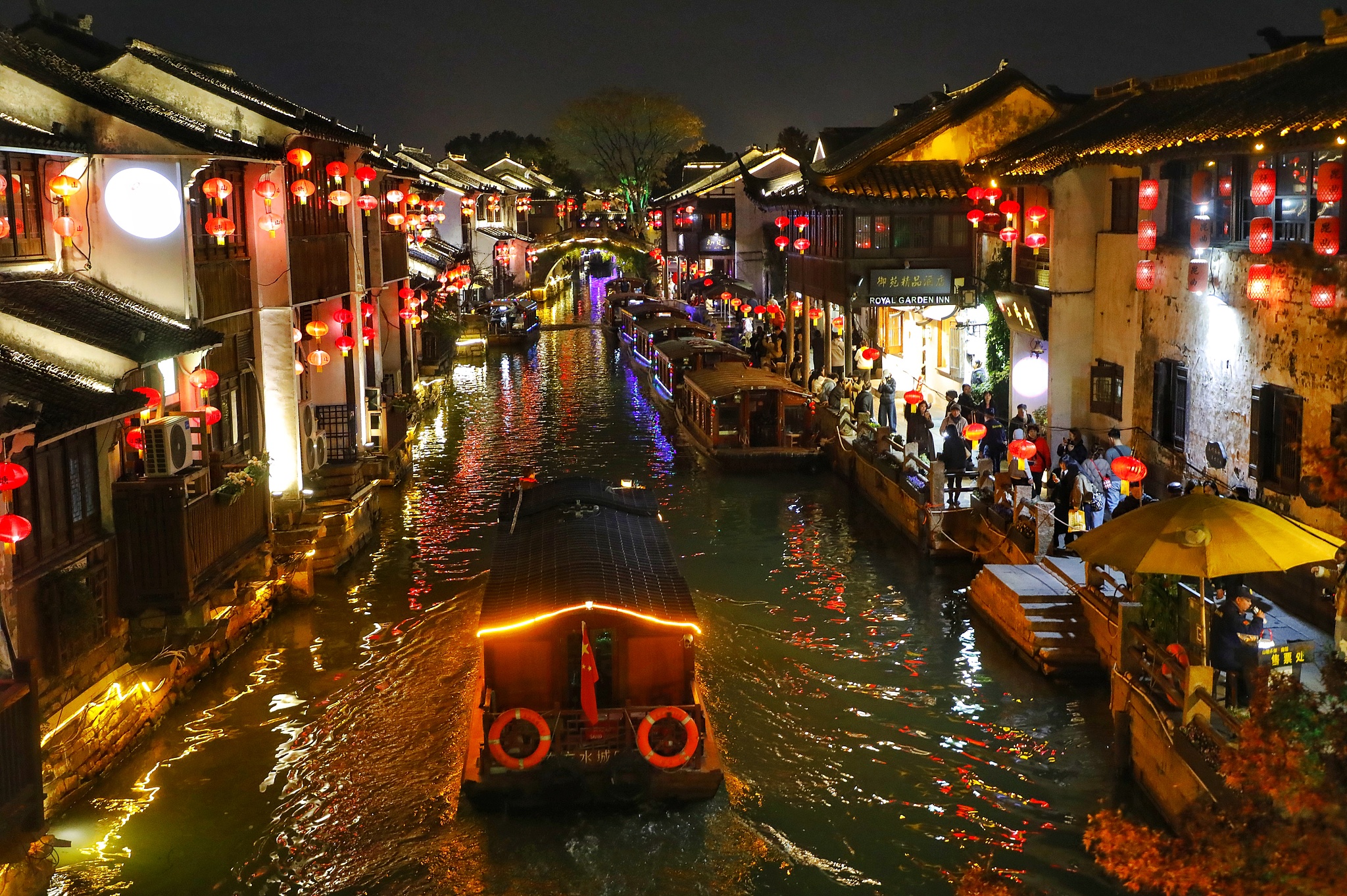 Strolling Shantang Street, discovering Jiangnan romance