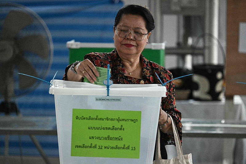 A voter casts her ballot in Thailand's general election at a polling station in Bangkok, Thailand, February 8, 2026. /VCG