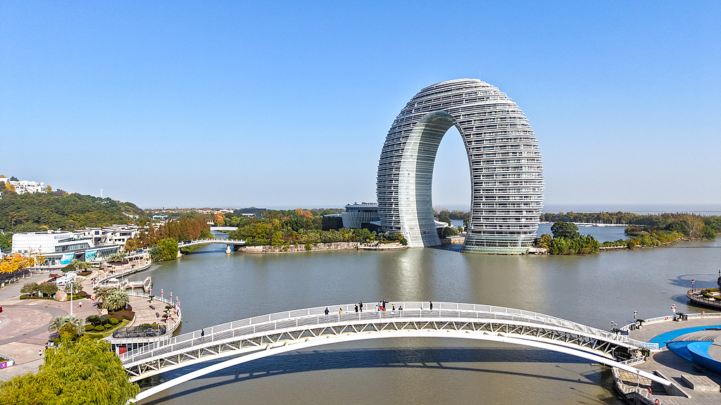Live: Discover Jiangnan's beauty at Huzhou's Moon Square