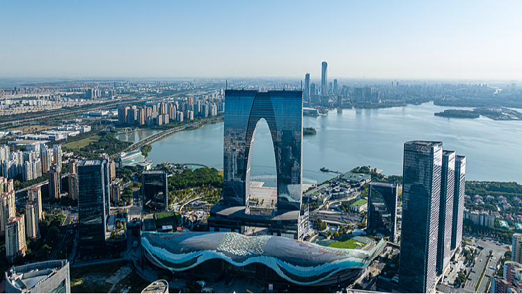 Live: Discover the beauty of Jinji Lake in east China's Suzhou