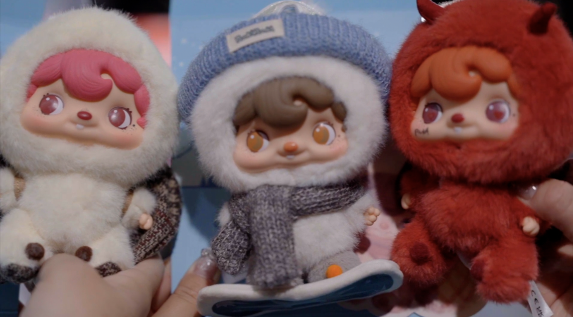 Tiny toys spark a global youth craze 