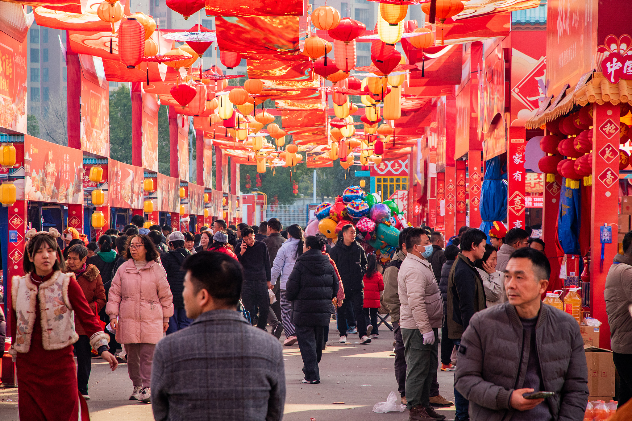 People browse through a vibrant Spring Festival market to stock up on traditional provisions for the upcoming holiday in Yichang, central China's Hubei Province, February 8, 2026. /CFP