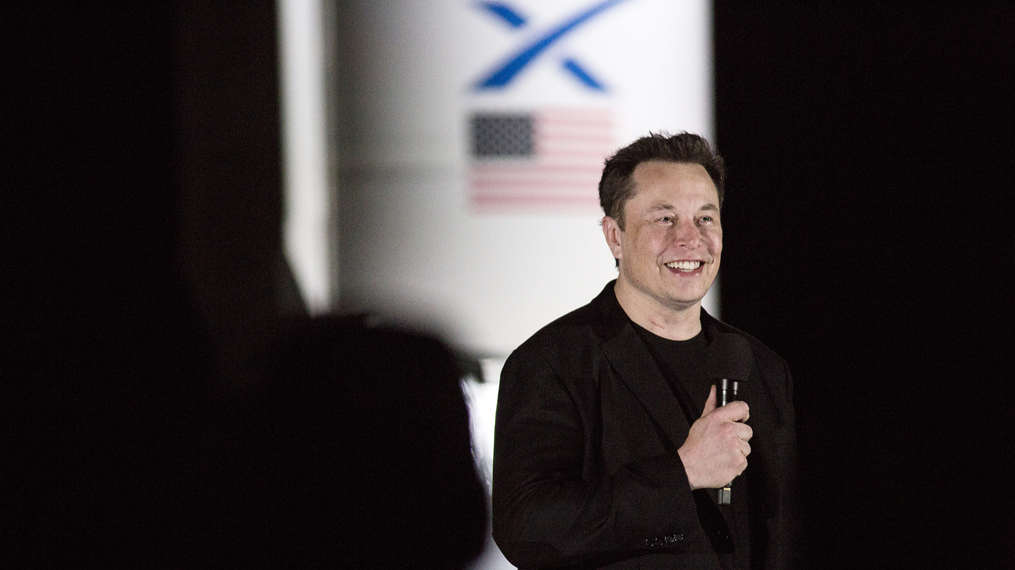 Musk: SpaceX prioritizing lunar 'self-growing city' over Mars project
