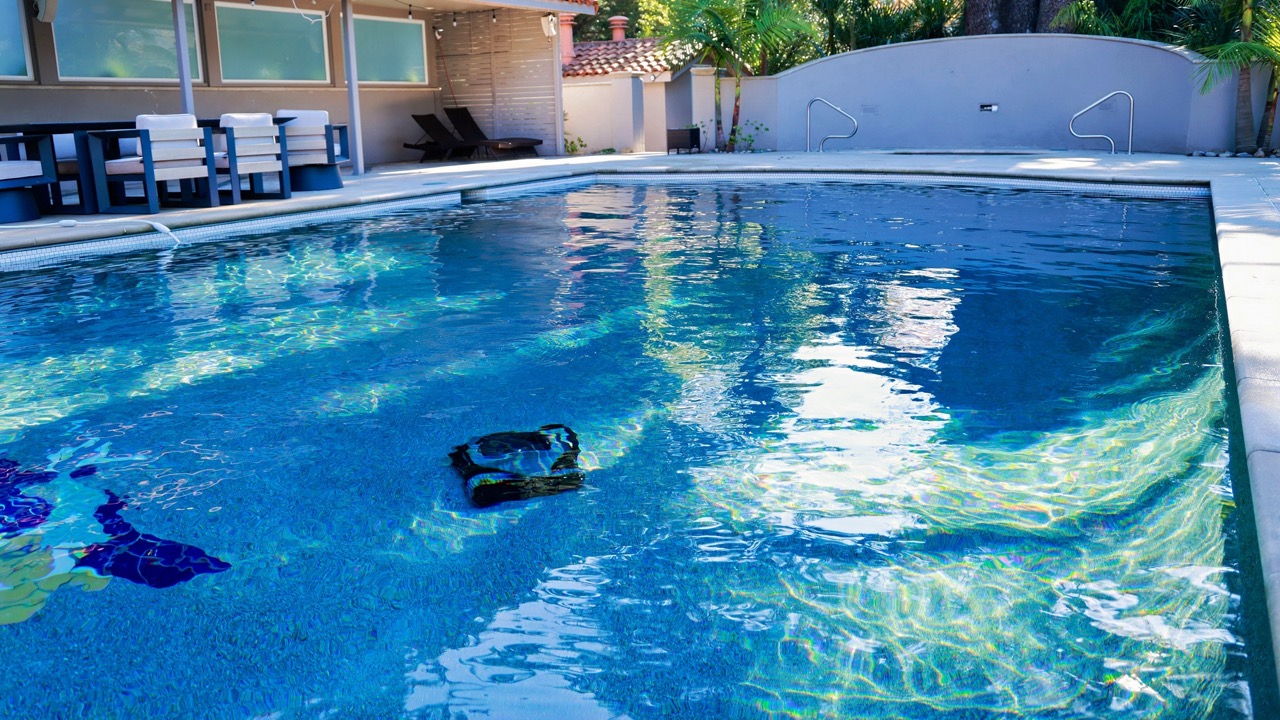 Watch: AI-powered pool cleaning robot does all the work like a pro