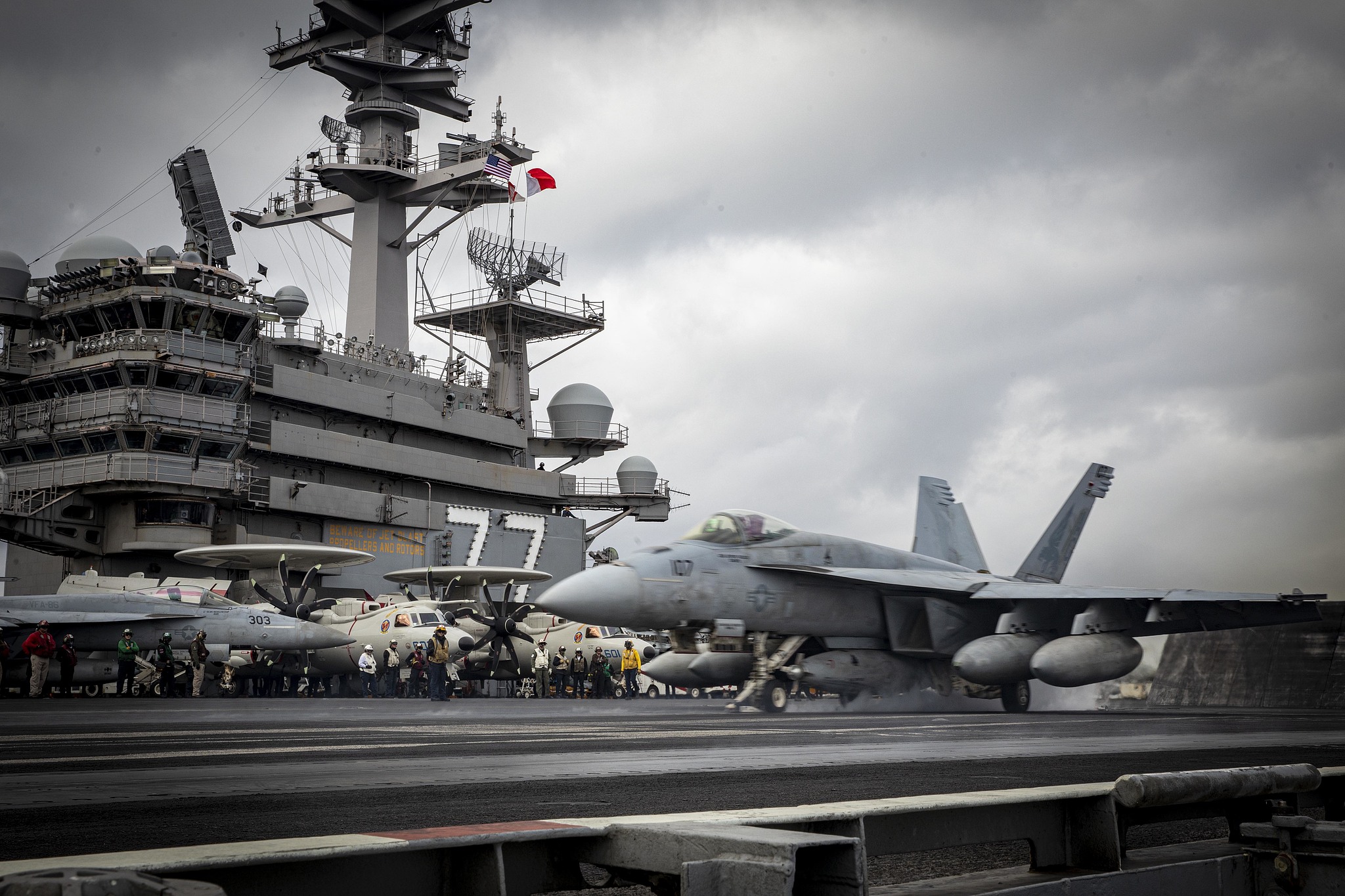 An F/A-18E Super Hornet aircraft, attached to Strike Fighter Squadron (VFA) 143, launches from the flight deck of the Nimitz-class aircraft carrier USS George H.W. Bush (CVN 77), Feb. 28, 2023. /VCG
