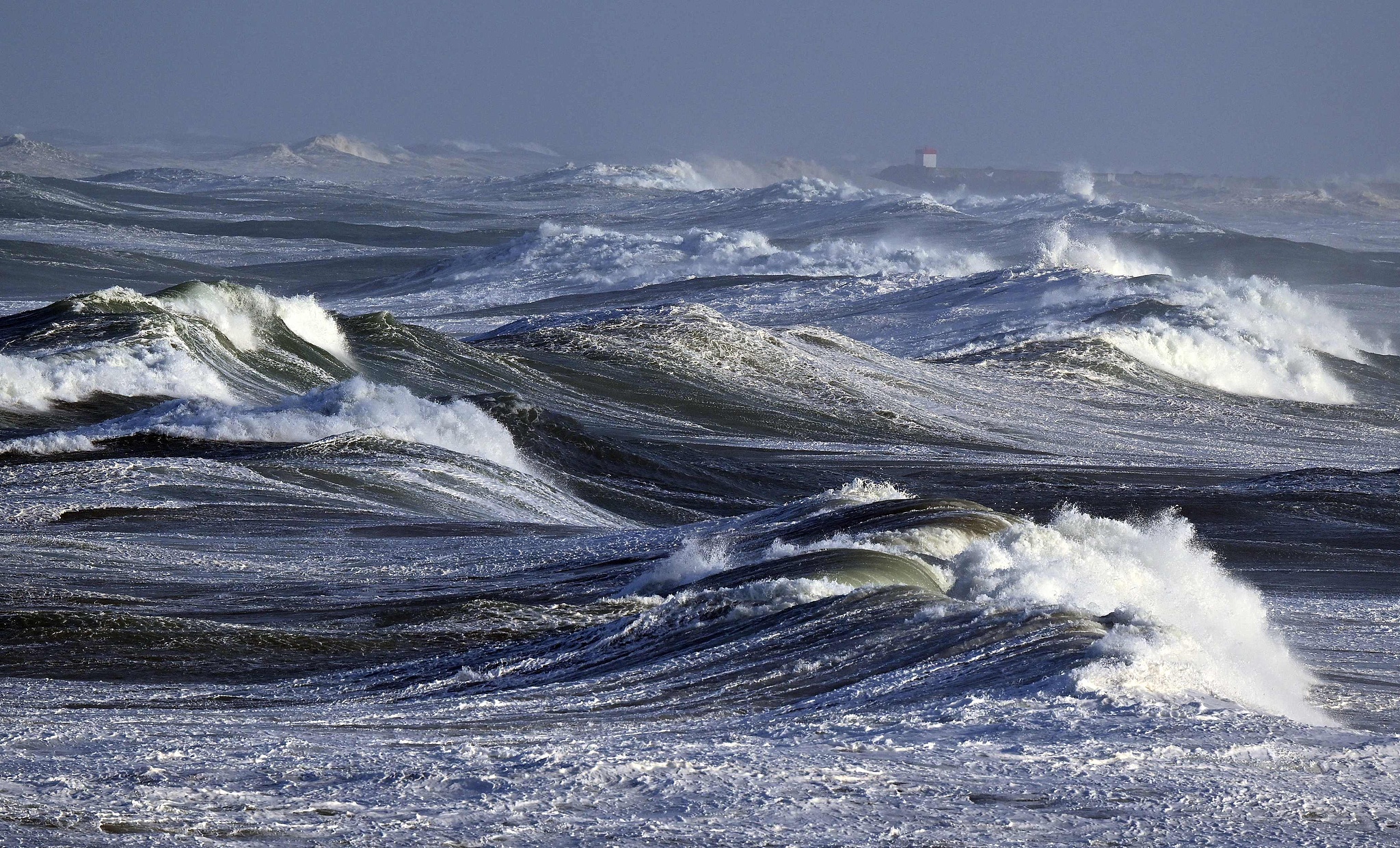 Waves crash over rocks near the Anglet seawall in southwestern France, February 12, 2026. /VCG